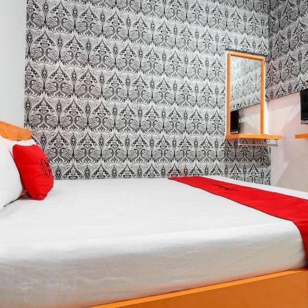 Kejayan Reddoorz Near Hartono Mall מראה חיצוני תמונה