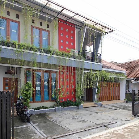 Kejayan Reddoorz Near Hartono Mall מראה חיצוני תמונה